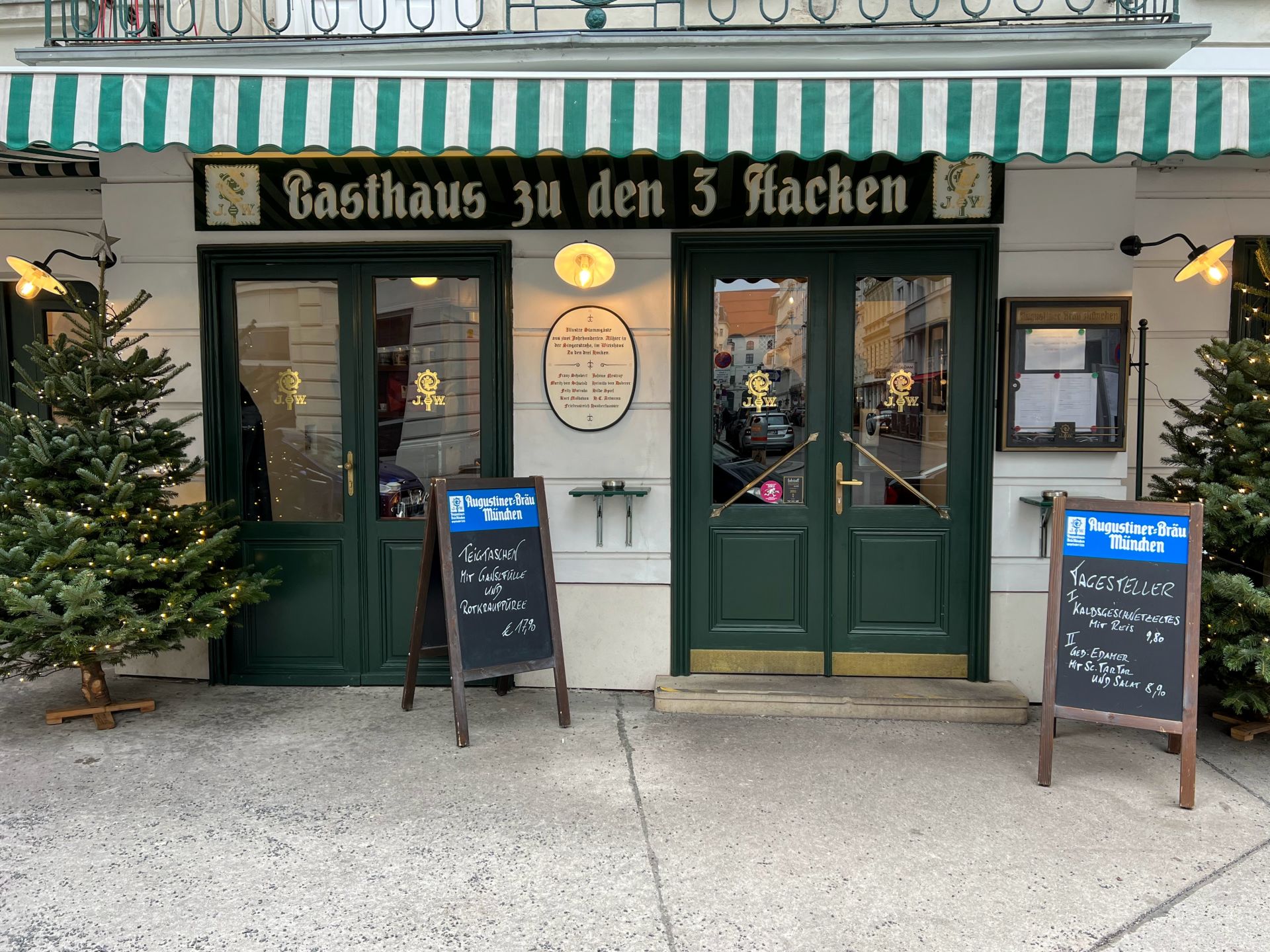 Zu den 3 Hacken- One of top 10 restaurants for lunches and dinners by district in Vienna 