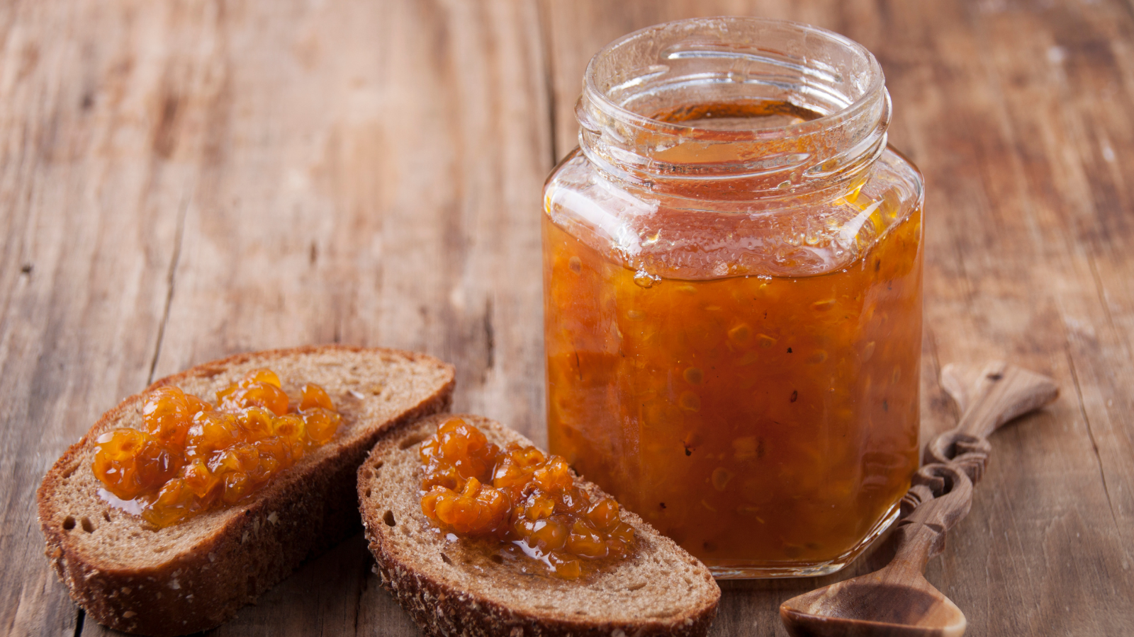 Cloudberry jam - gifts from coach rental in Norway