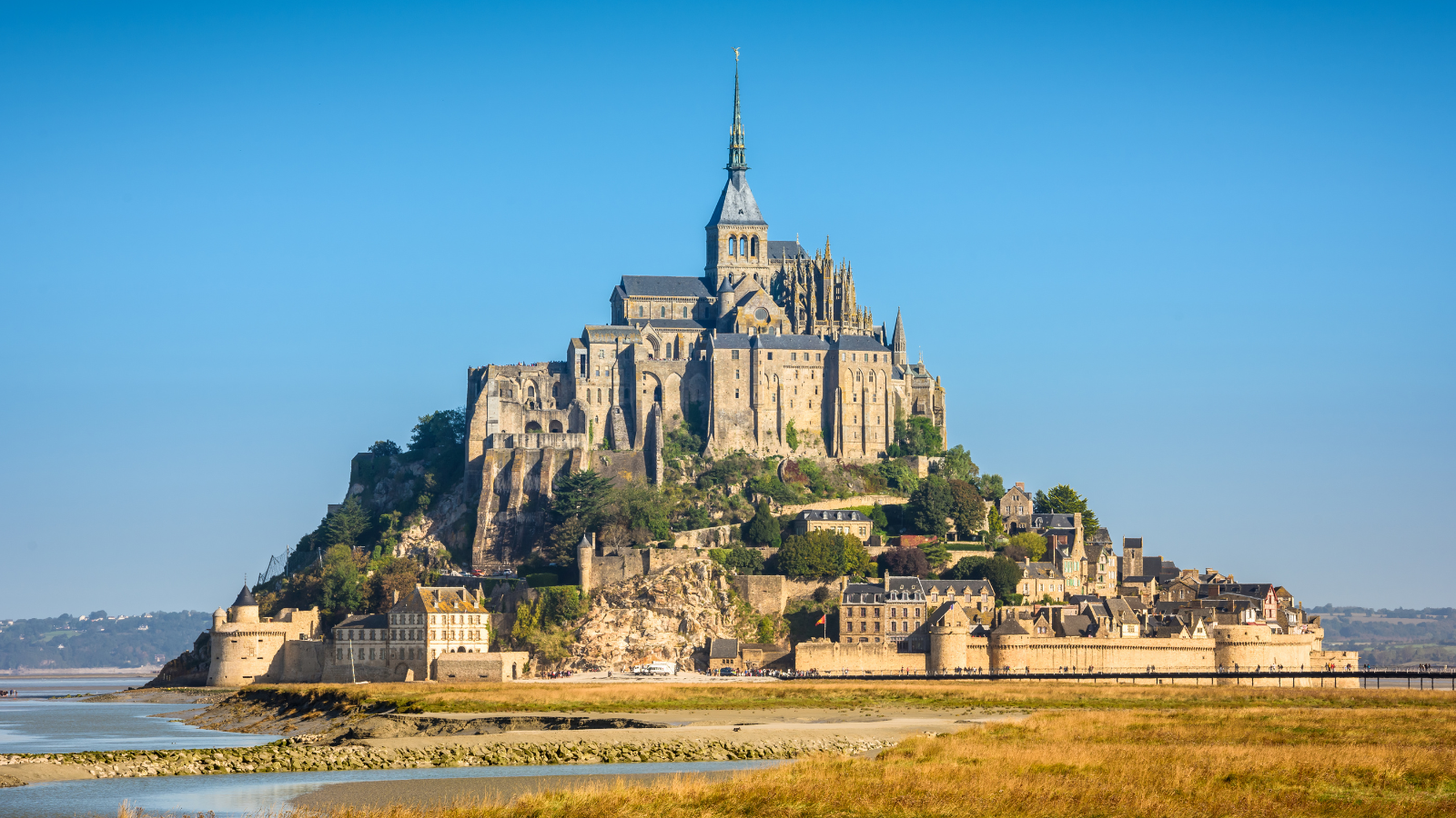 Travel to France in 4 seasons trip in the fall - Mont-Saint-Michel.