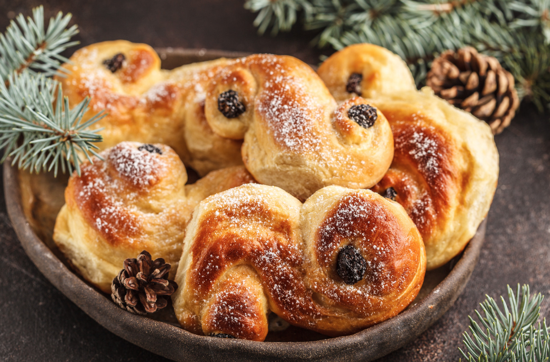 Lussekatter - Traditional Swedish Christmas buns