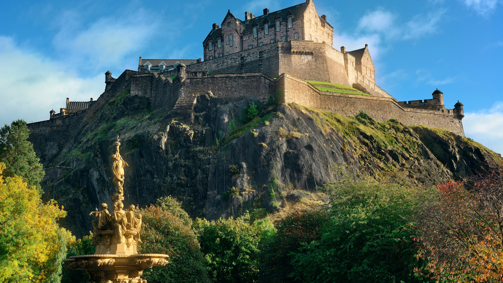 Edinburgh Castle - destination in bus rental in Edinburgh in day 1